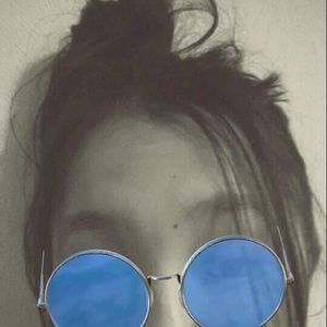 Meet your Posher, Hana